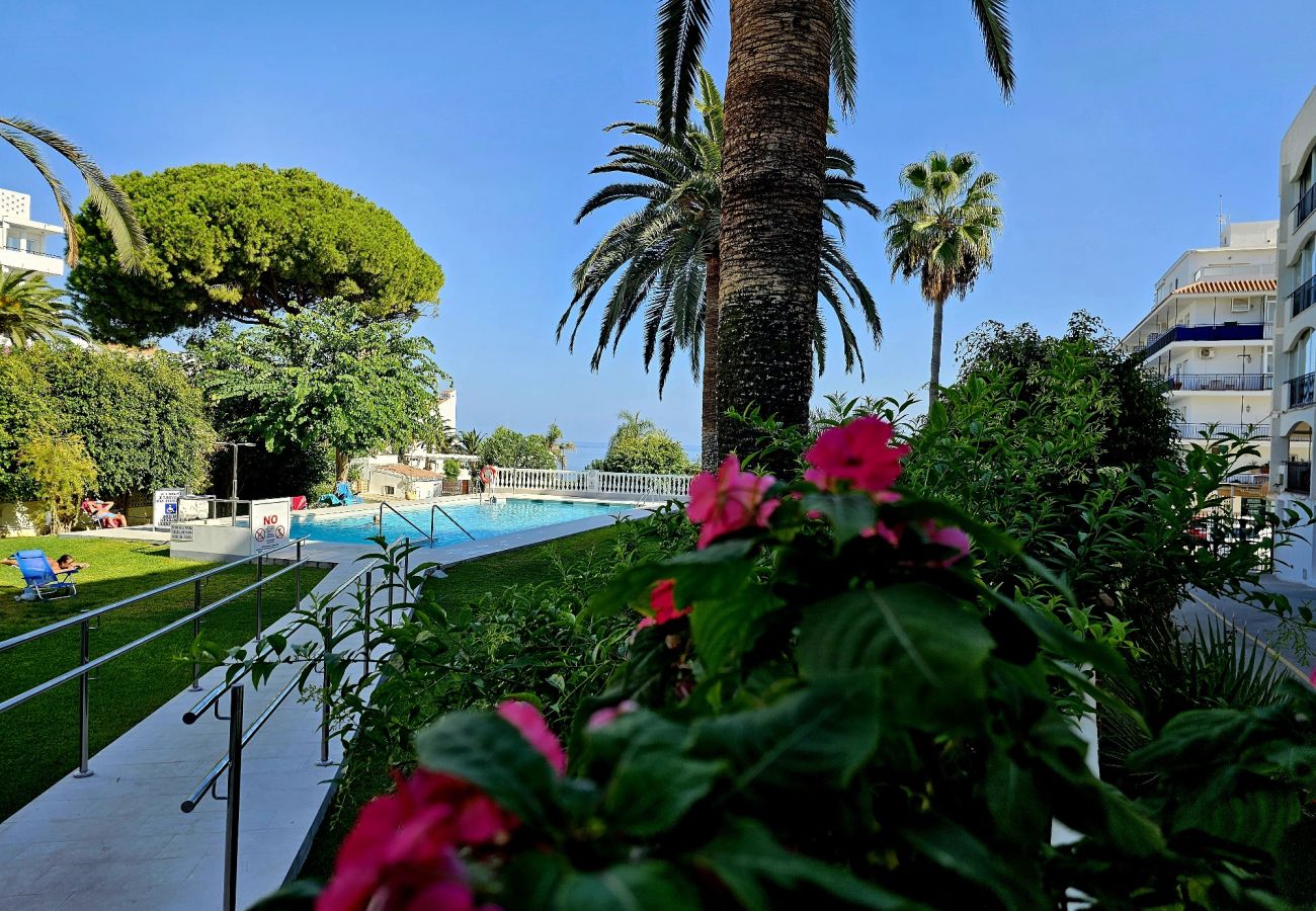 Apartamento en Nerja - R1345, Carabeo 1-42, Acceso a la Playa