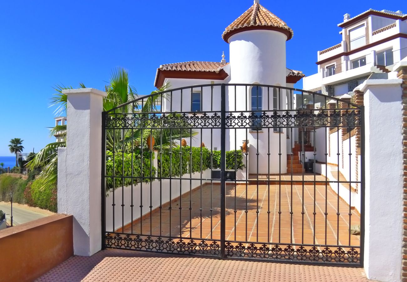 Villa in Torrox Costa - 3 Bedrooms | Villa Ladera | CG R999