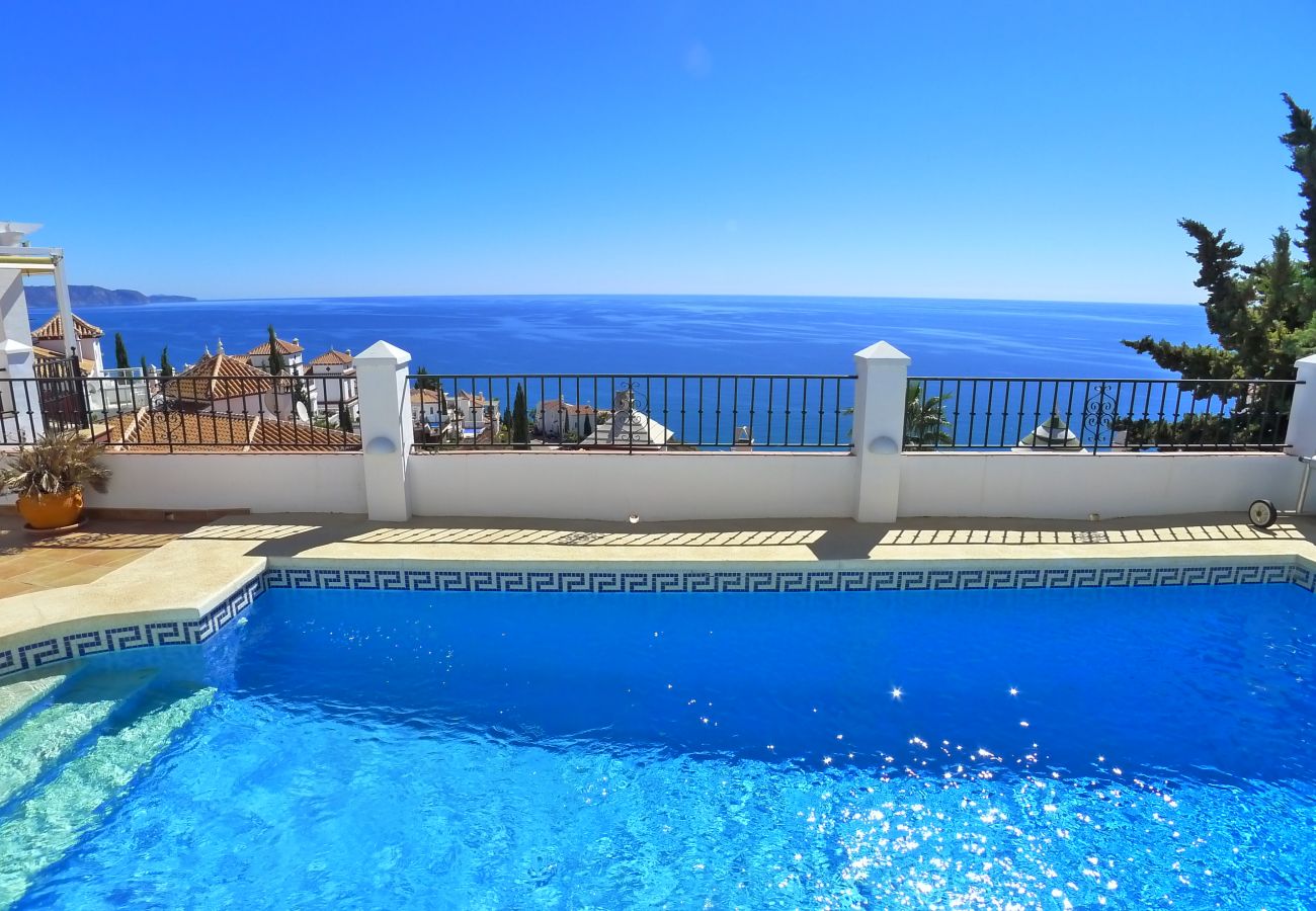 Villa in Torrox Costa - 3 Bedrooms | Villa Ladera | CG R999