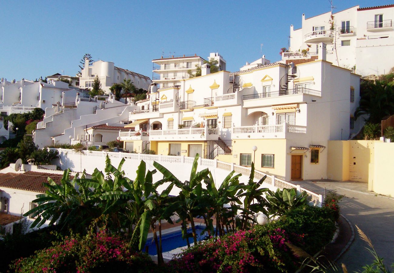 Villa in Nerja - Sleeps 8 | Villa Pinomar | CG R865